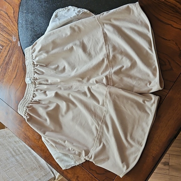 Aritzia Le Fou Wilfred Vegan Suede Funk Shorts Size 6 In Oyster - Picture 9 of 14